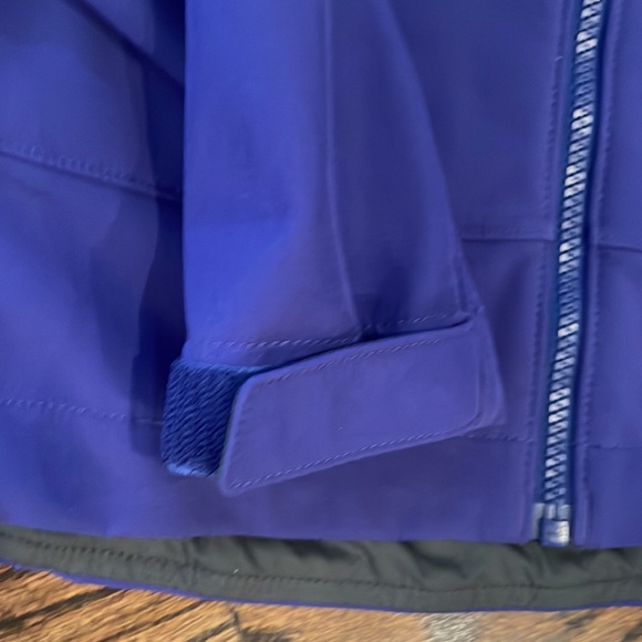 Purple Patagonia women’s lightweight jacket. Fitted design. Excellent condition. - Picture 3 of 4